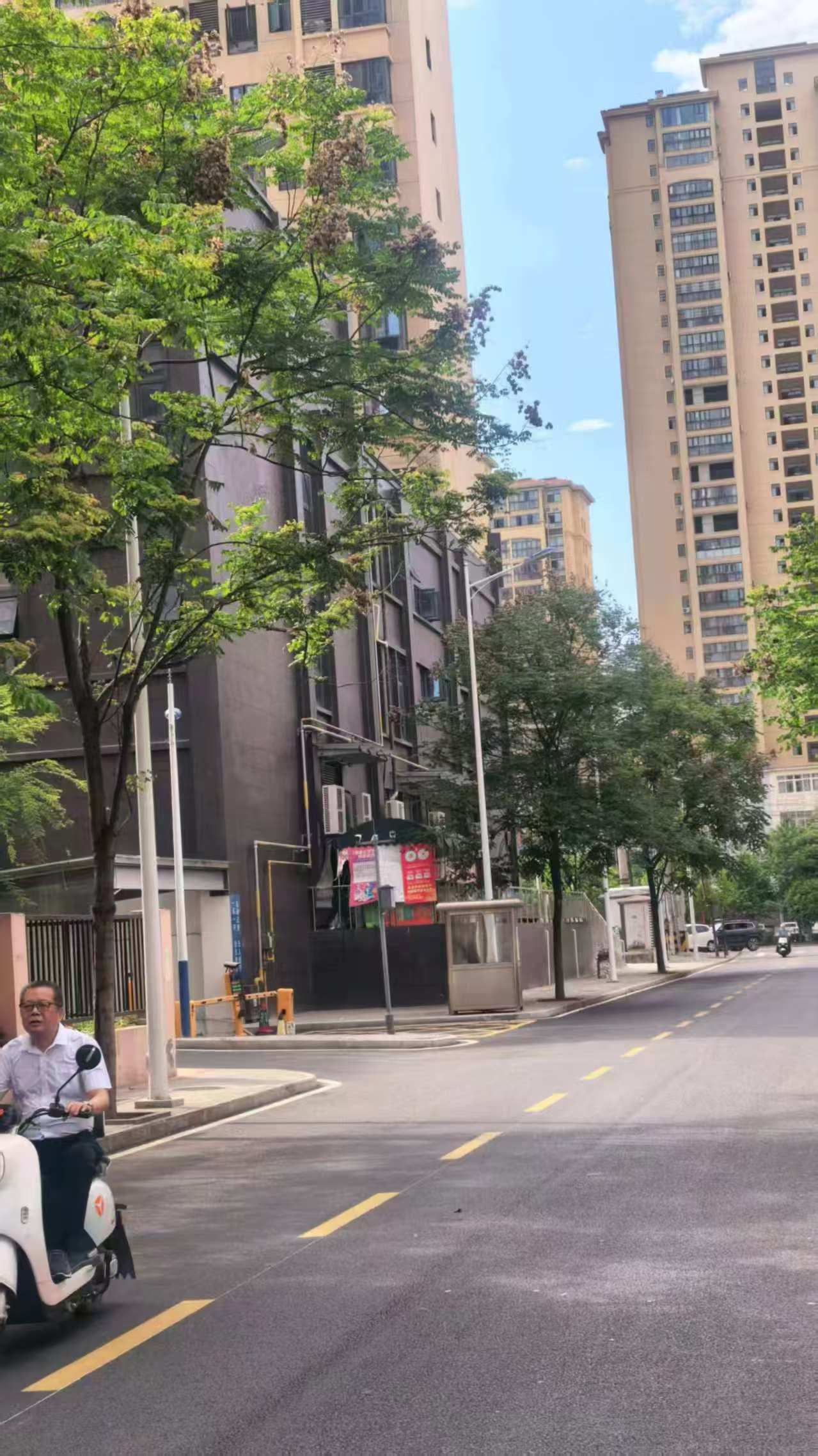 黄冈浠水安装10米路灯效果